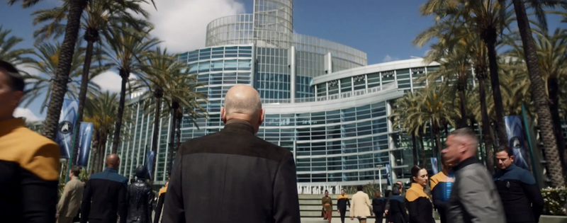 Illustration for article titled Breaking Down the Familiar Faces and New Reveals of the Powerful Star Trek: Picard Trailer